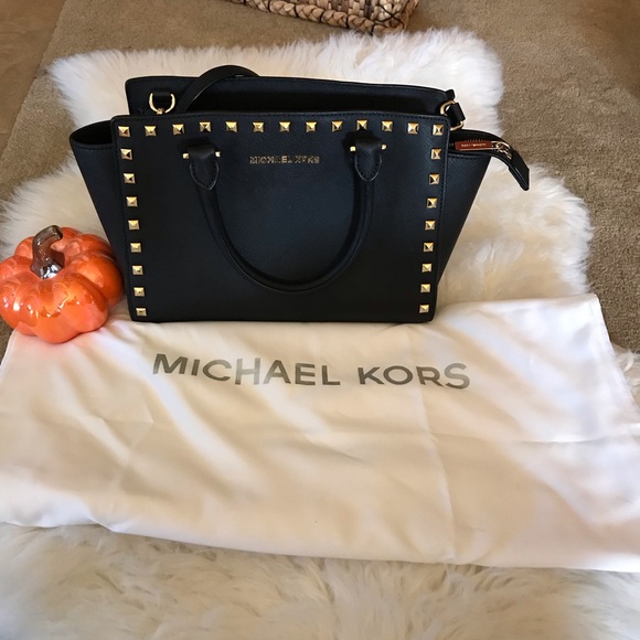 Michael Kors Handbags - Michael Kors Selma Studded Crossbody